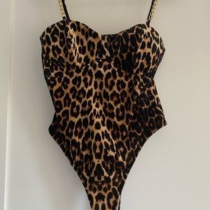 Fashion Nova- Leopard Print Bodysuit